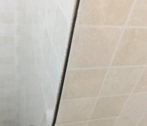 巴东瓷砖空鼓维修公司分享阳台瓷砖脱落的修复过程可以分为以下几个步骤