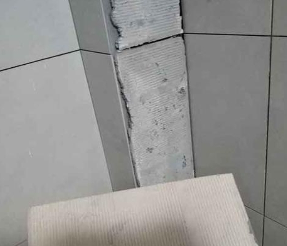 巴东瓷砖空鼓维修公司分享下厨房瓷砖脱落的补救措施。